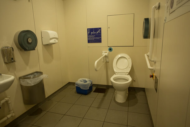 梅窩綜合大樓地下的洗手間