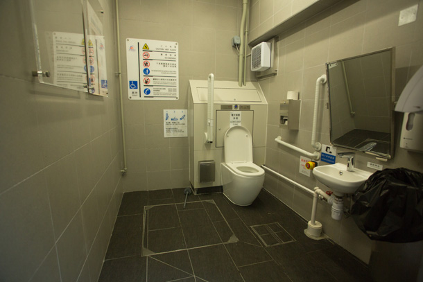 近高西郊遊區的克頓道公廁亦新設無障礙洗手間