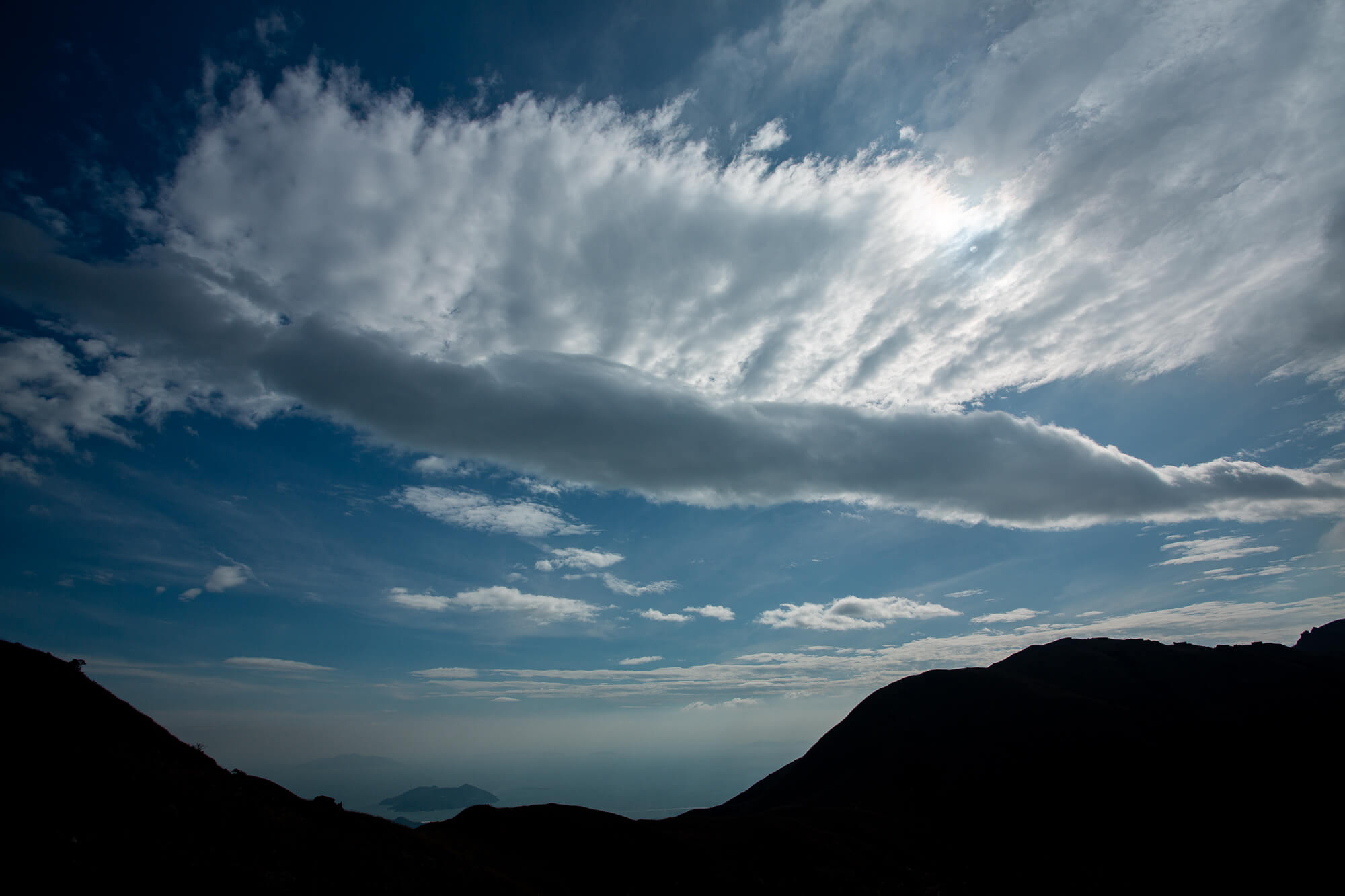 出現在蓮花山上空的卷滾高積雲