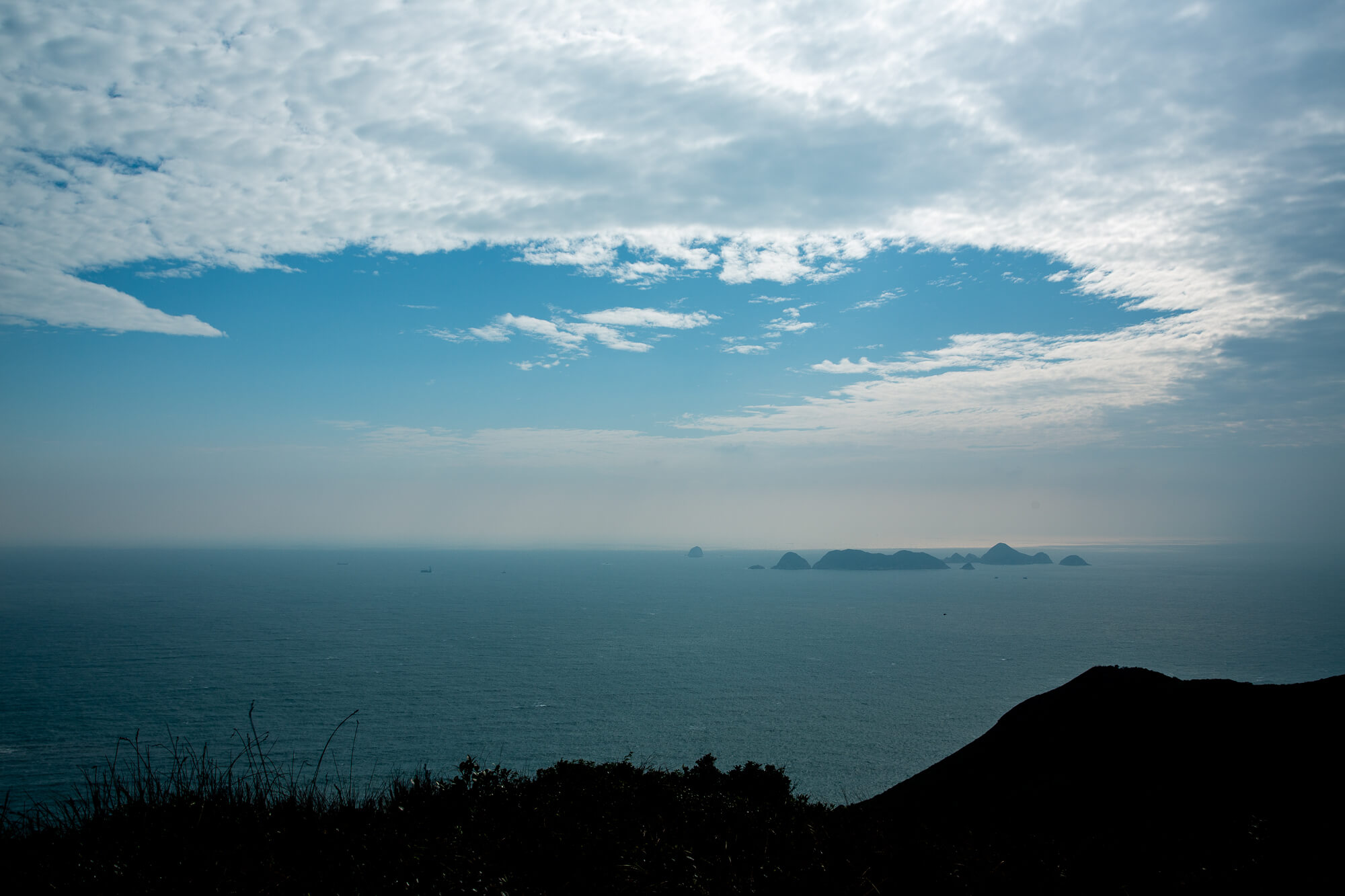 果洲群島上雲層環抱
