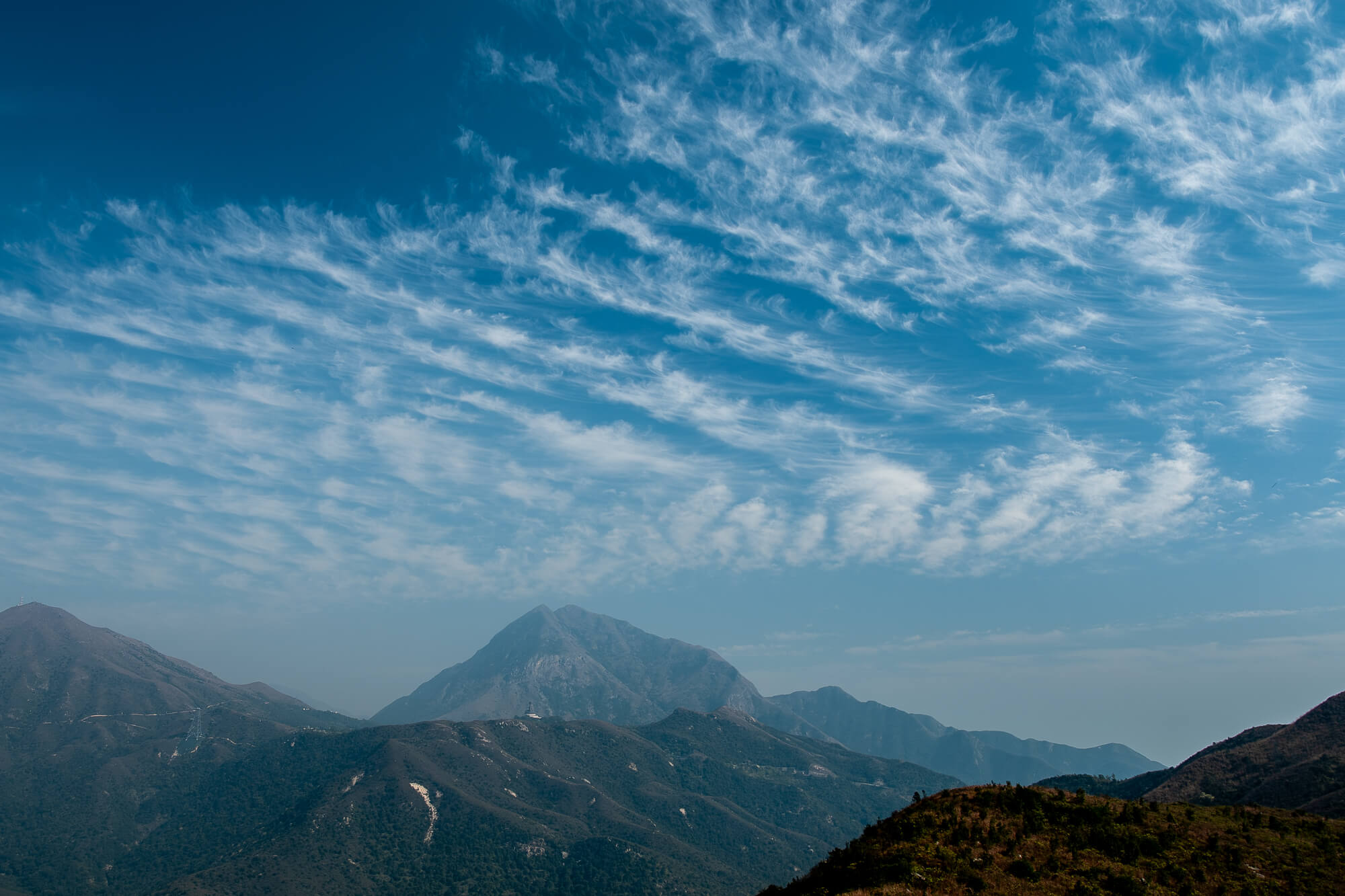 鳳凰山與鉤狀卷雲