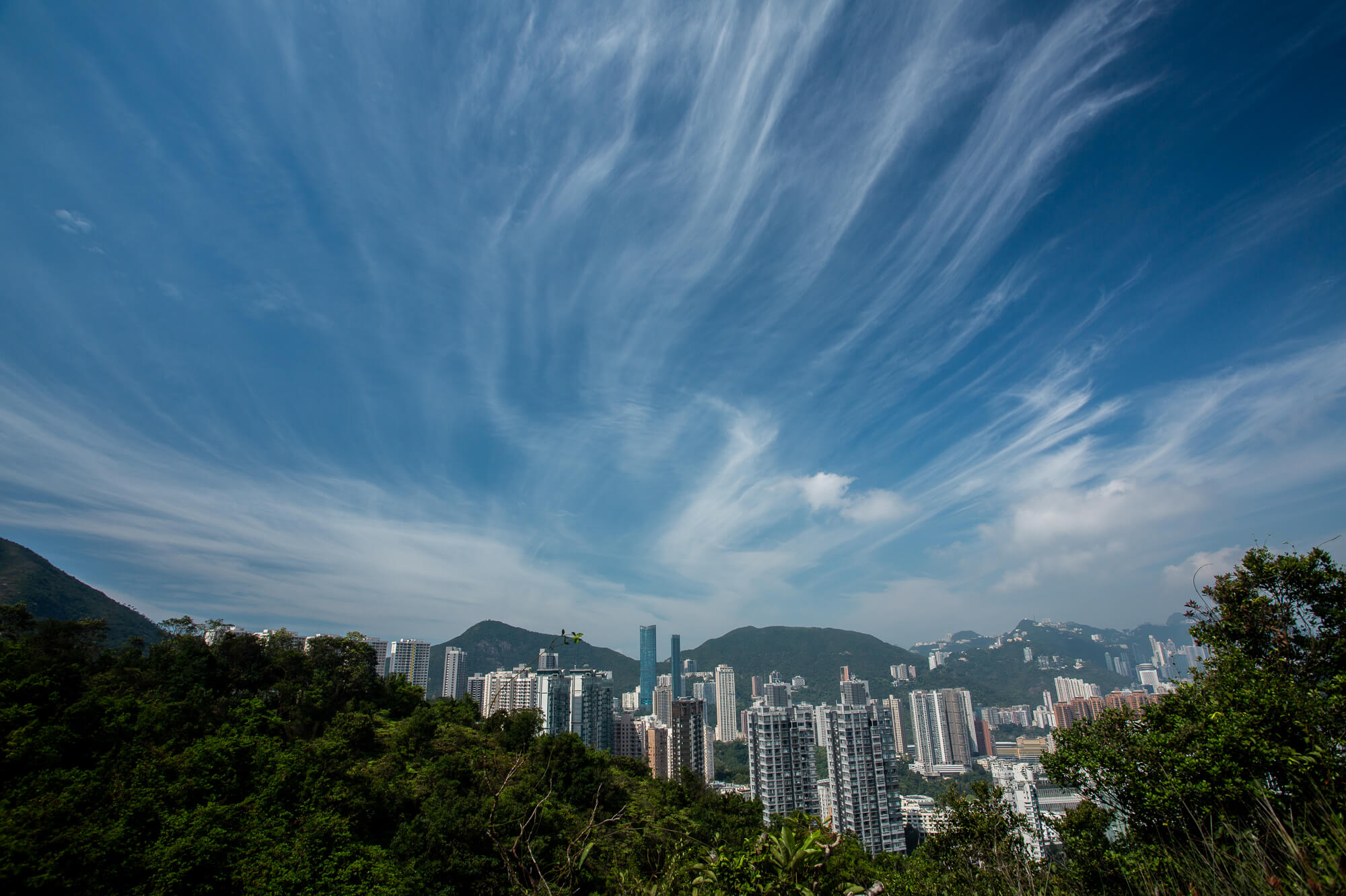 夏日常見的纖維狀卷雲