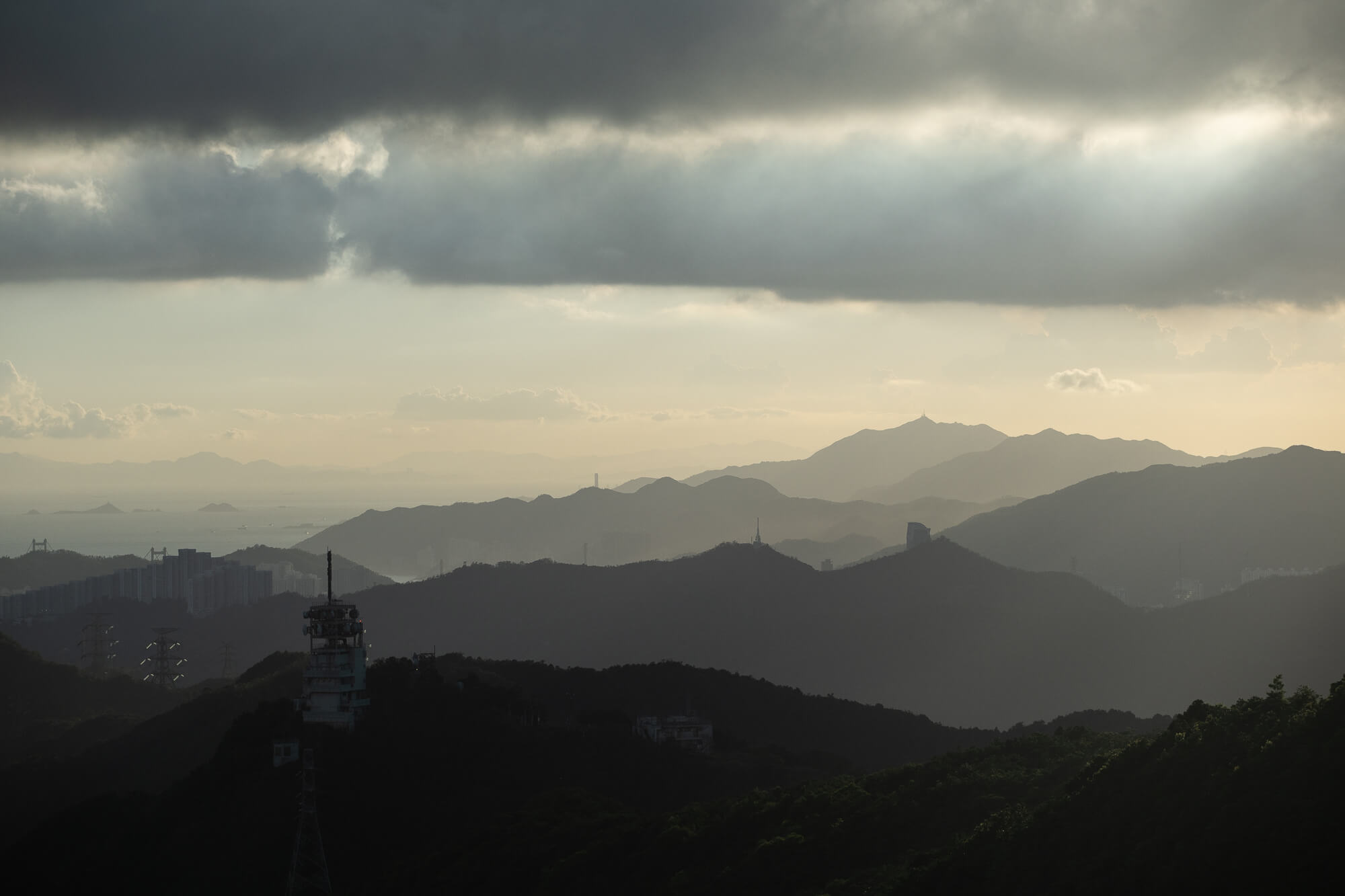 巒巒青山