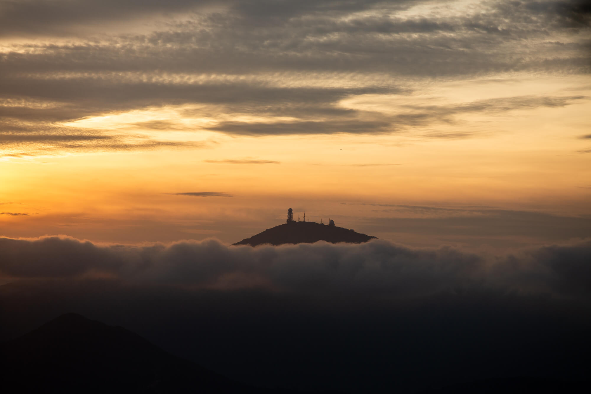 雲層上的大帽山雲層上的大帽山