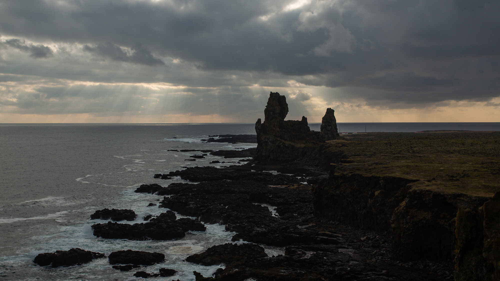 Lóndrangar 怪物海岸