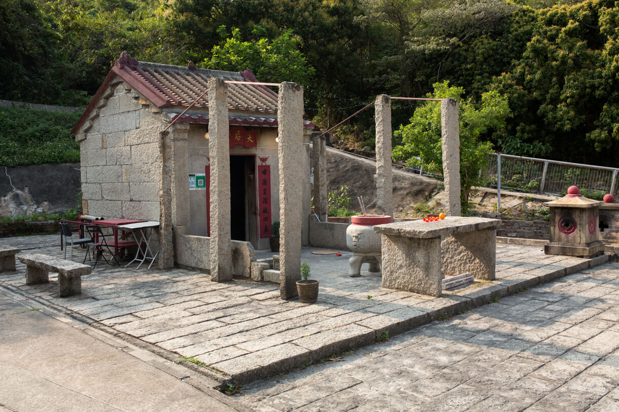 這座廟宇是香港現存的唯一石廟